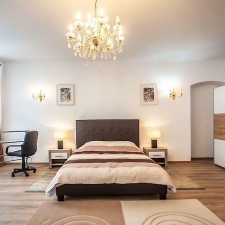 Kostas Apartments Брашов Экстерьер фото