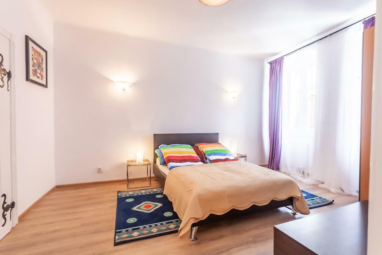 Kostas Apartments Брашов Экстерьер фото