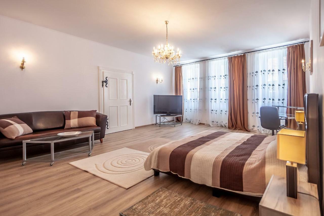 Kostas Apartments Брашов Экстерьер фото
