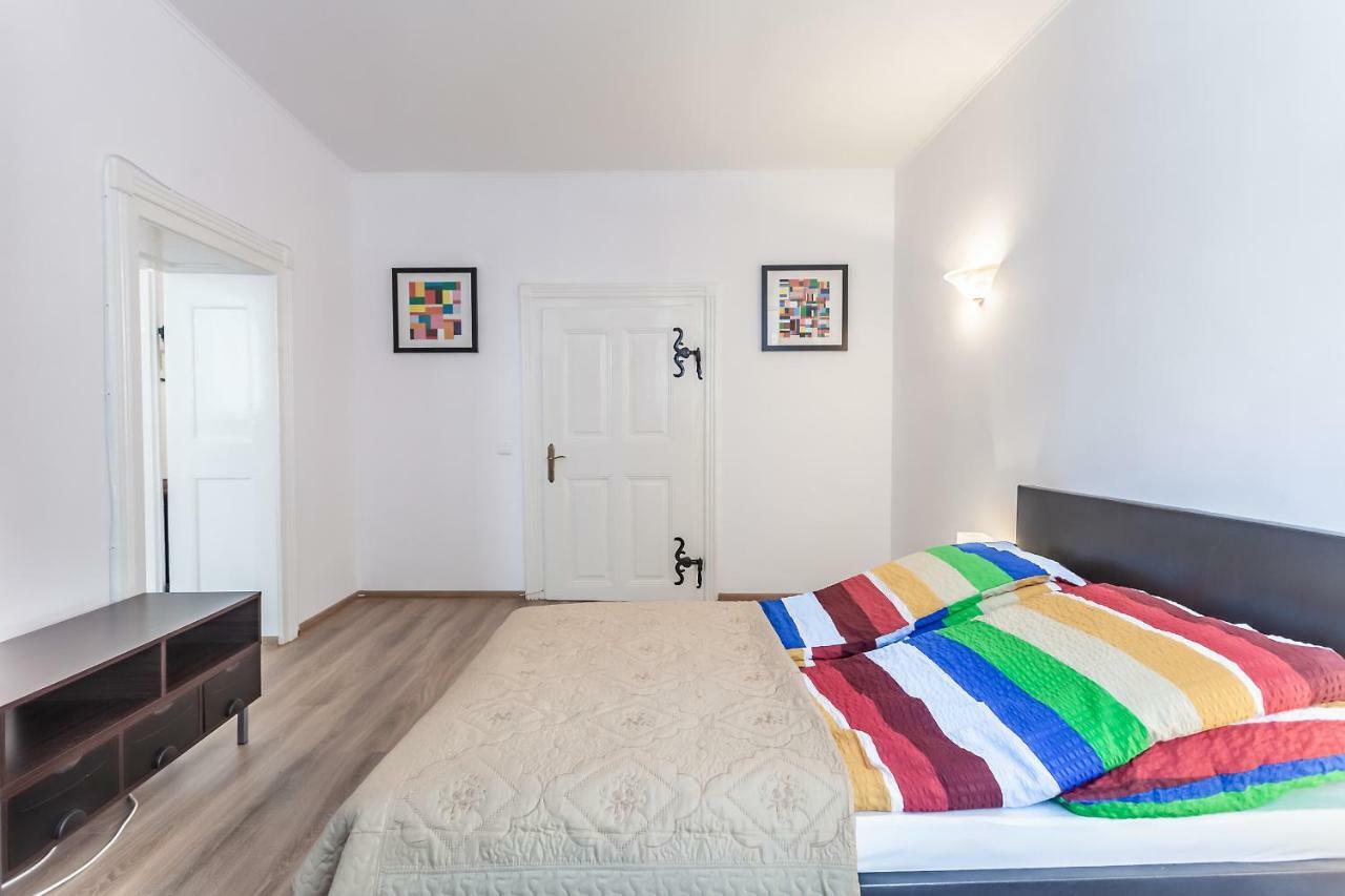 Kostas Apartments Брашов Экстерьер фото
