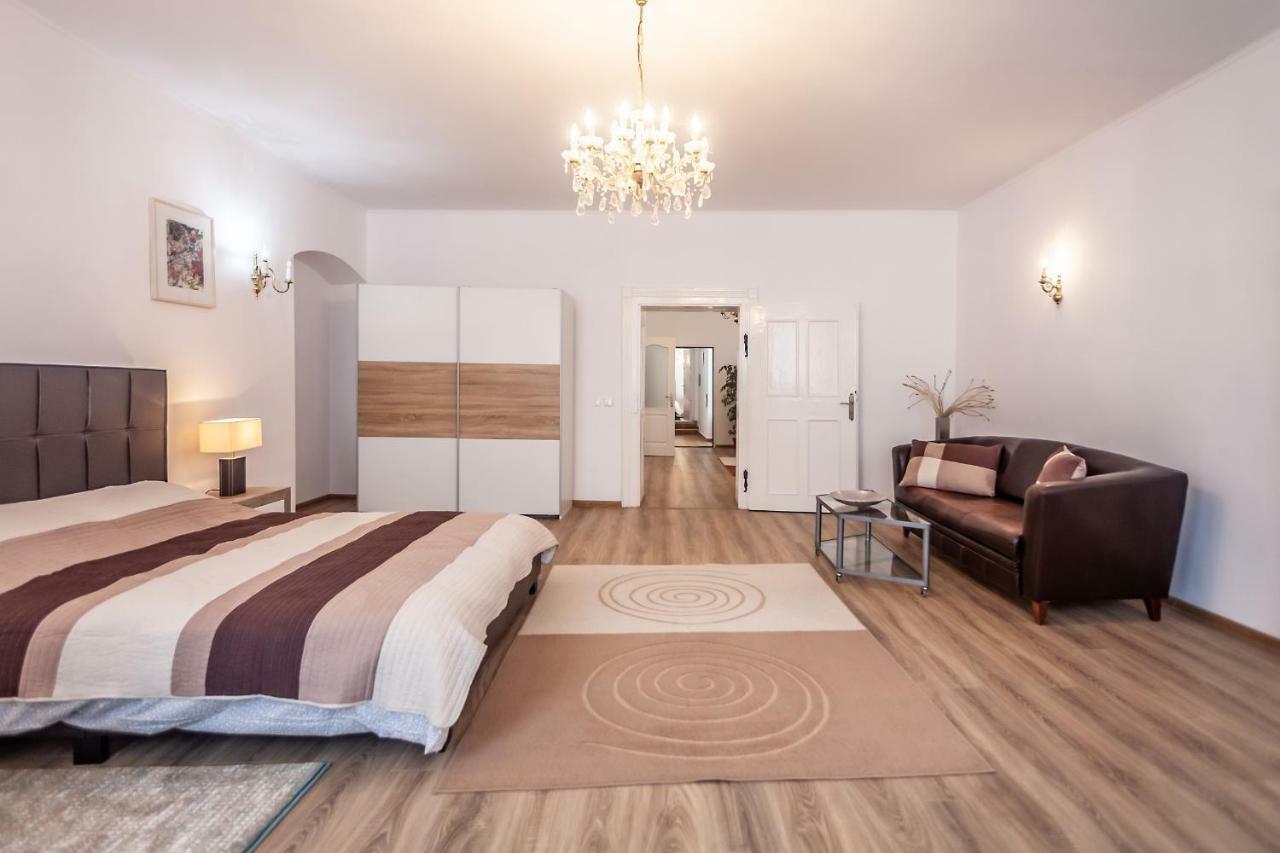 Kostas Apartments Брашов Экстерьер фото