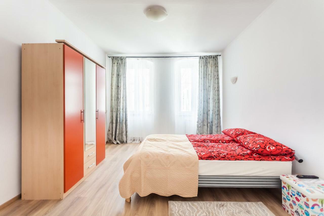 Kostas Apartments Брашов Экстерьер фото