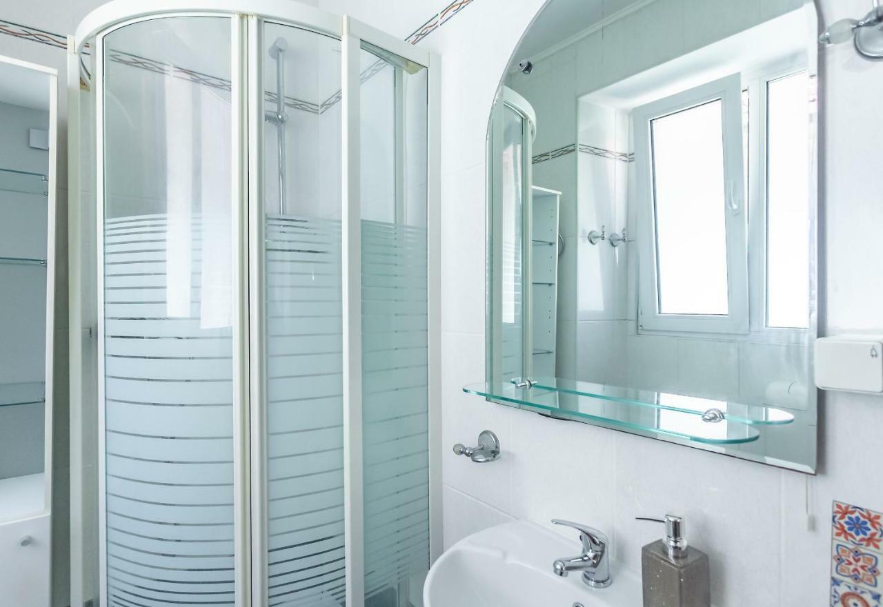 Kostas Apartments Брашов Экстерьер фото