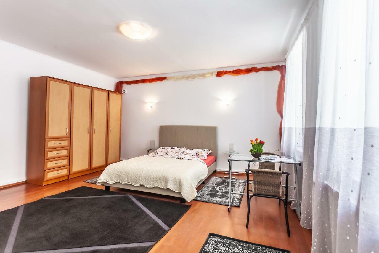 Kostas Apartments Брашов Экстерьер фото